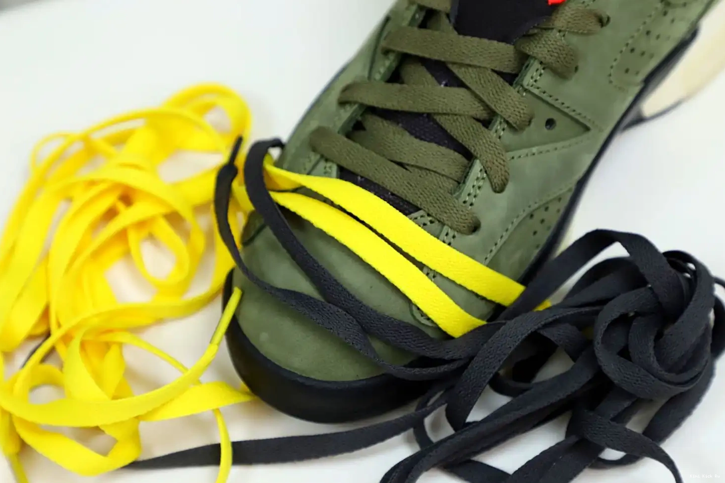 X Kimikick RETRO JORDAN AIR TRAVIS SCOTT 'OLIVE' 6 0807